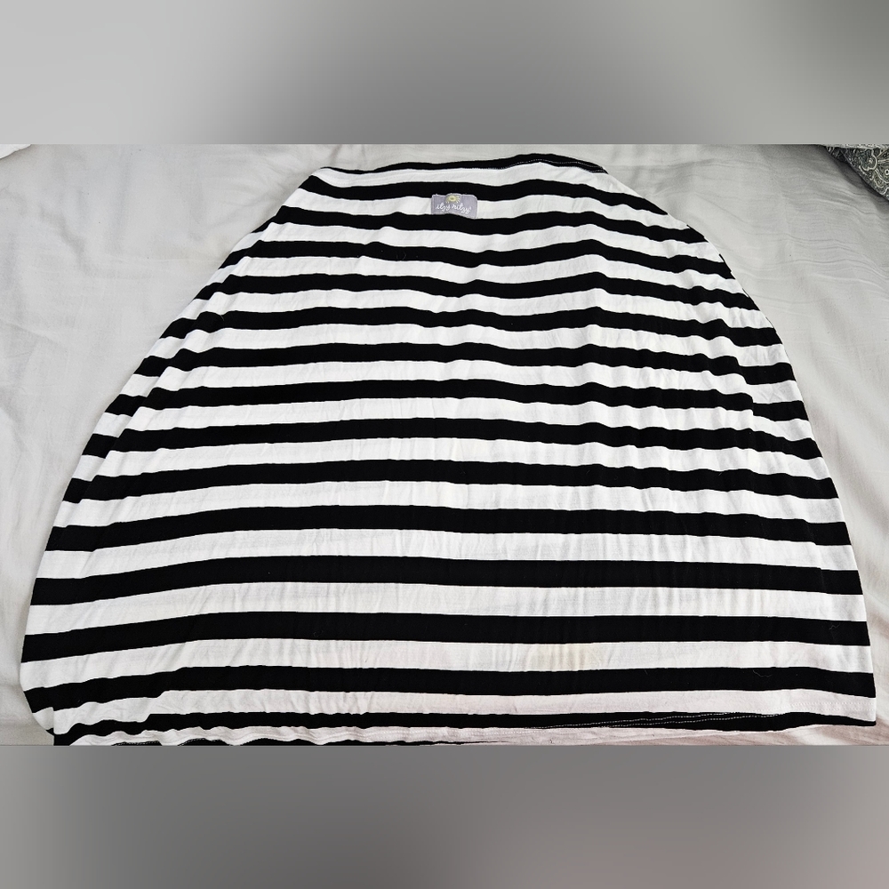 Itzy Ritzy black and white strip nursing cover